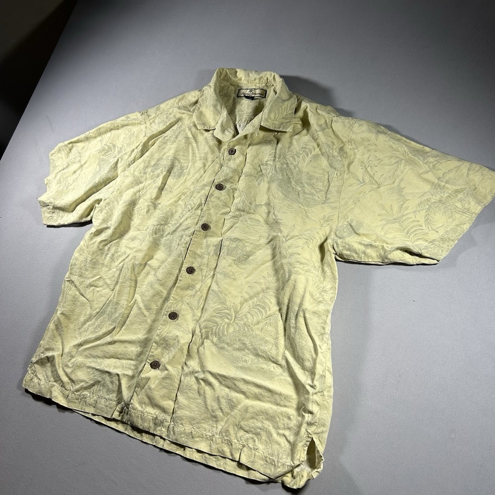 Tommy Bahama Men’s 100% Silk Hawaiian Camp Shirt Size L Yellow Turtle Print